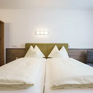 https://hotel-drei-kreuz.saalbachhinterglemmhotels.com